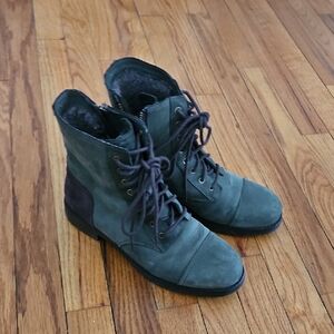 Ugg Stylish Green Lace-Up Boots Womens Size 9.5 Leather Super Warm, No Slipping